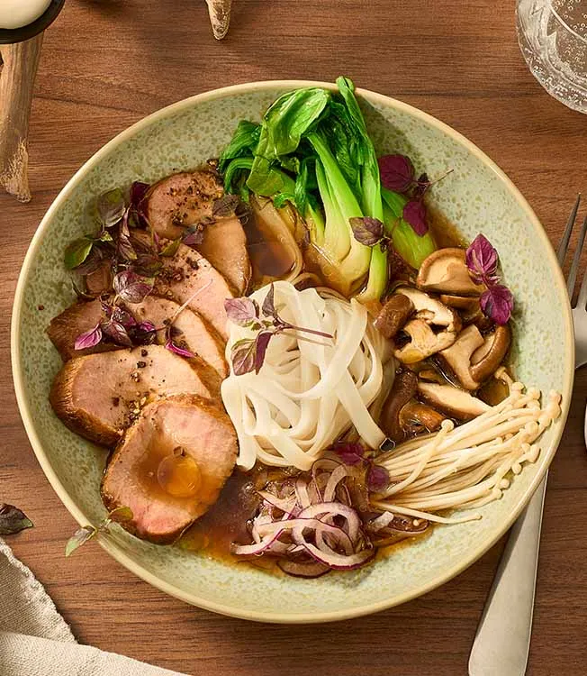Nudelsuppe med teriyaki-villsvin