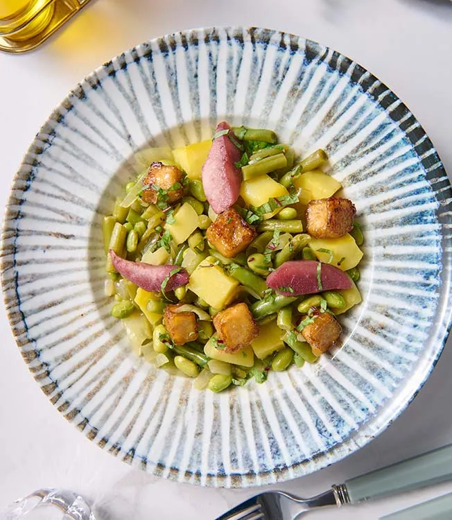 Pæresalat med vin, grønne bønner og tofu
