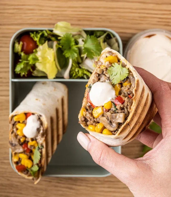 Burrito med kjøttdeig, sopp og mais