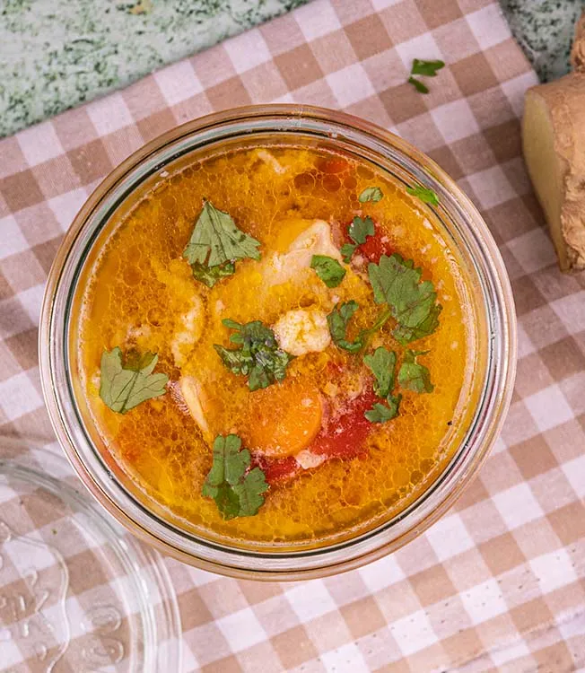 Asiatisk kylling med gulrot og eggesuppe