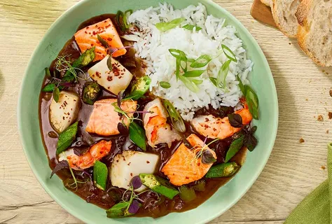 Teriyaki sjømatgumbo med okra og ris