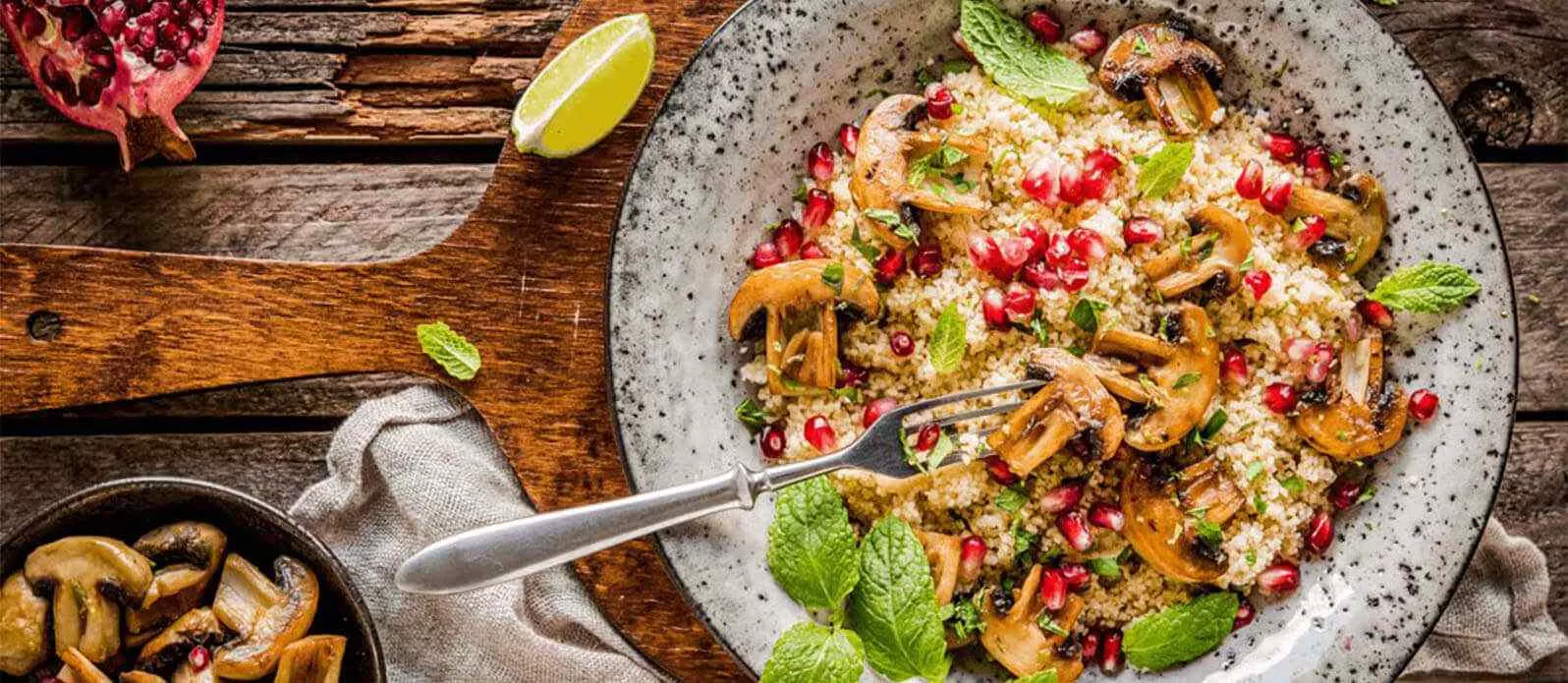 Varm couscous med sitrus, sopp og granateple