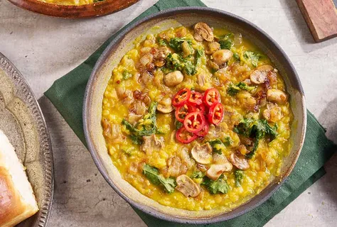 Dhal med røde linser, løk og mirin