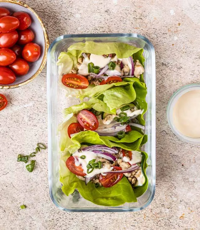 Salatwraps med kalkun og dressing