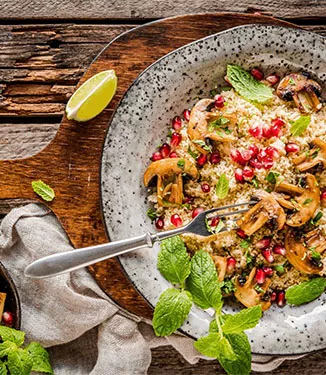 Varm couscous med sitrus, sopp og granateple