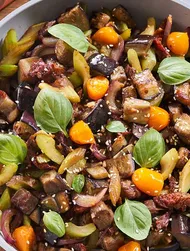 Wok med aubergine og soltørkede tomater