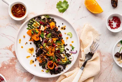 Linsesalat med dadler og sitrusdressing