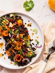 Linsesalat med dadler og sitrusdressing