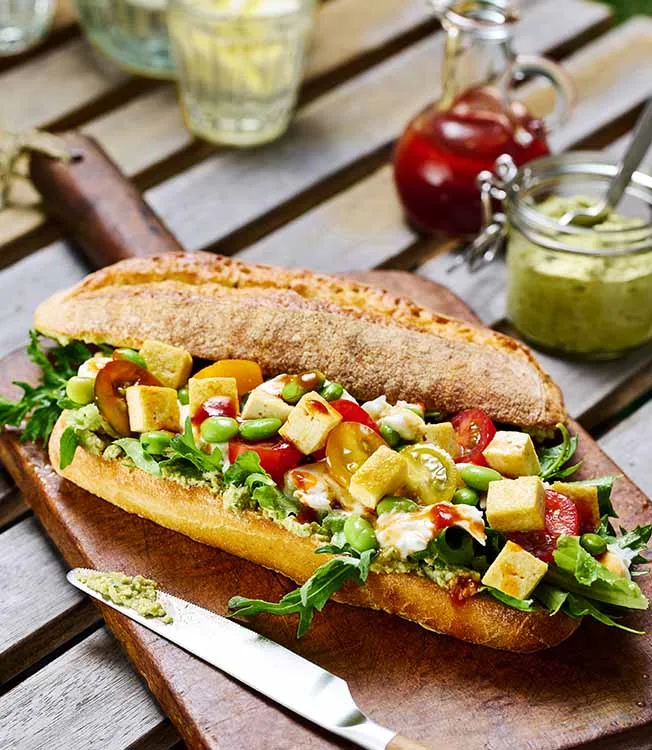 Burratasandwich med tomat- og tofupesto