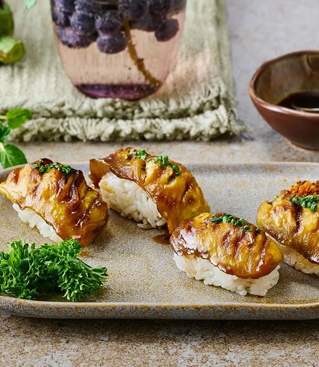 Vegansk kabayaki sushi