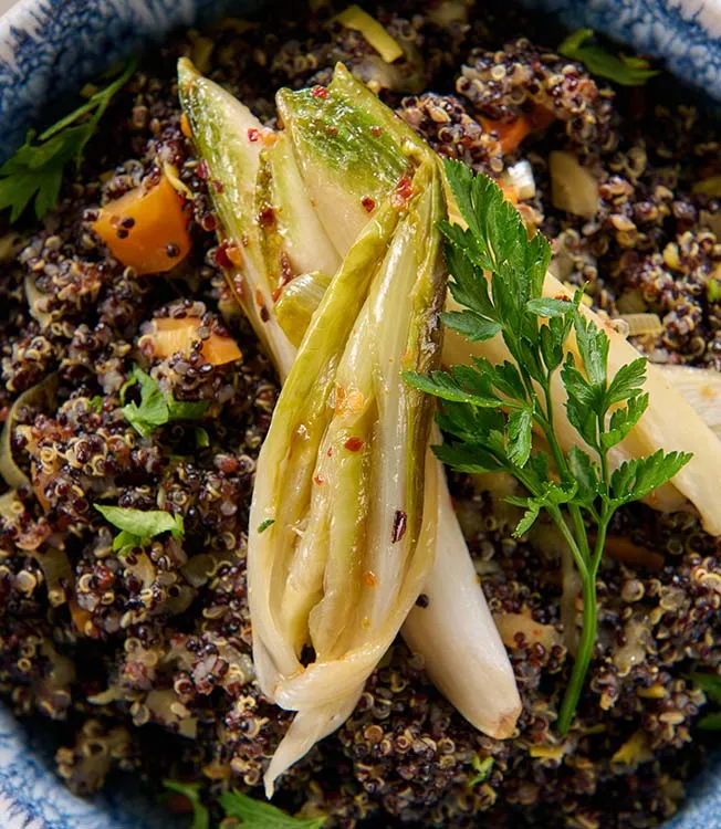 Quinoa i orientalsk stil med tahinidipp
