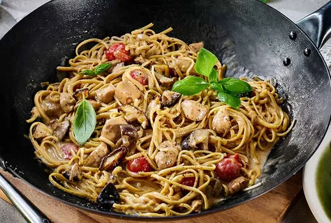 Kylling med Alfredopasta og teriyakisaus