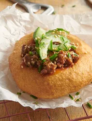 Langos med braisert storfekjøtt