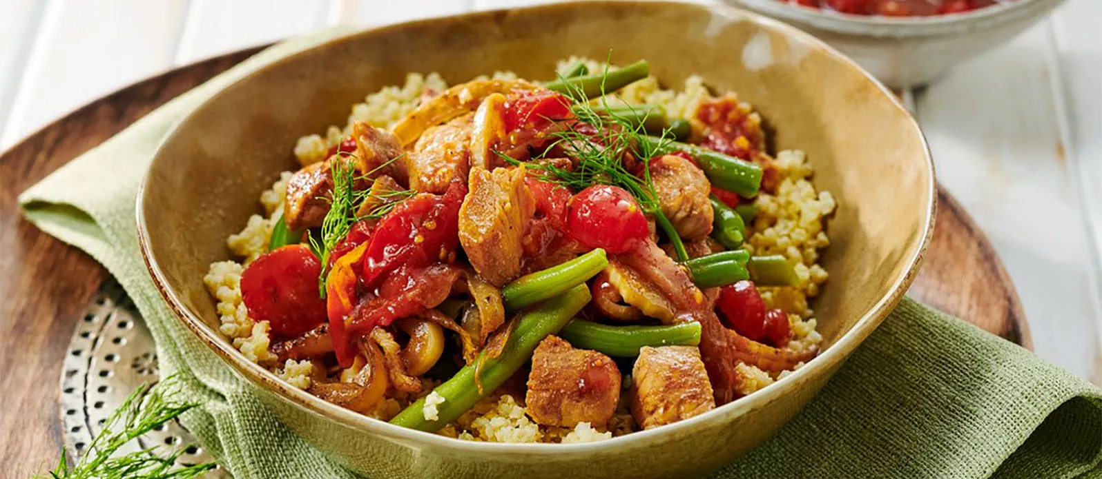 Kylling- og hirsesalat med kimchi-saus